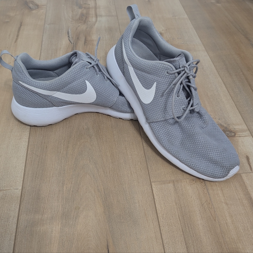 Nike men's athletic shoes